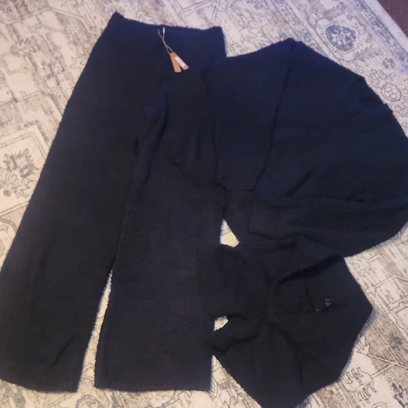 New! SKIMS Black Knit Lounge Set - Picture 1 of 7